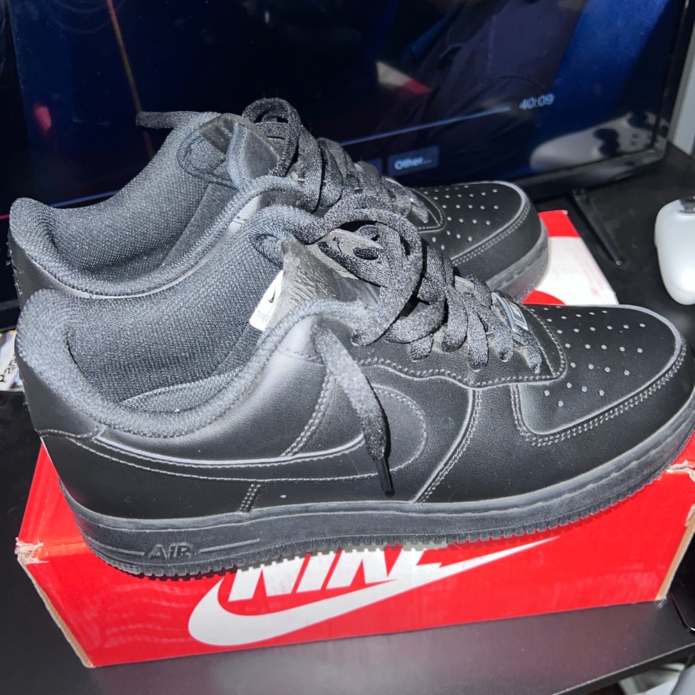 Nike Air Force 1 color black - Picture 1 of 4